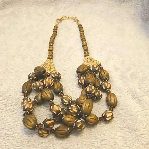 #384 Necklace gold tone and wood - Picture 2 of 5